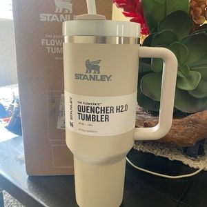 THE QUENCHER H2.0 FLOWSTATE™ TUMBLER (SOFT MATTE) | 40 OZ Dune Color